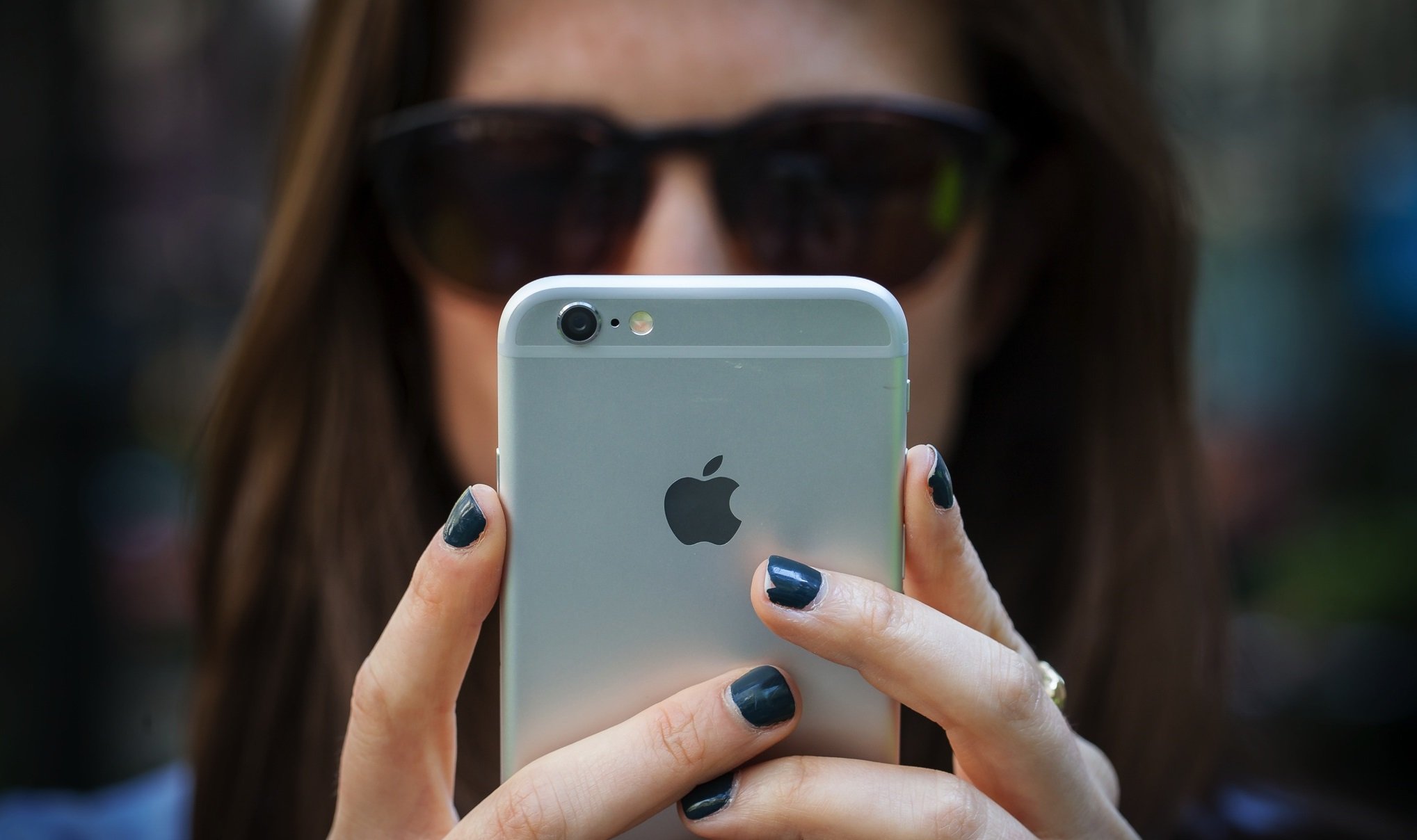 Мы продолжаем тестировать новинки компании Apple. На этот раз нашим беспощадным тестам подвергся iPhone 6. Чтобы узнать, насколько выросла графика в мобильных играх, мы сравнили проекты на Unreal Engine, вышедшие с 2010 по 2014 годы. В нашу подборку попала трилогия Infinity Blade, хоррор от авторов «Сталин против марсиан», порты BioShock и XCOM: Enemy Unknown, а также несколько потрясающе красивых технодемок. Для вашего удобства мы расположили приложения в хронологическом порядке – от первых попыток до самых последних релизов.