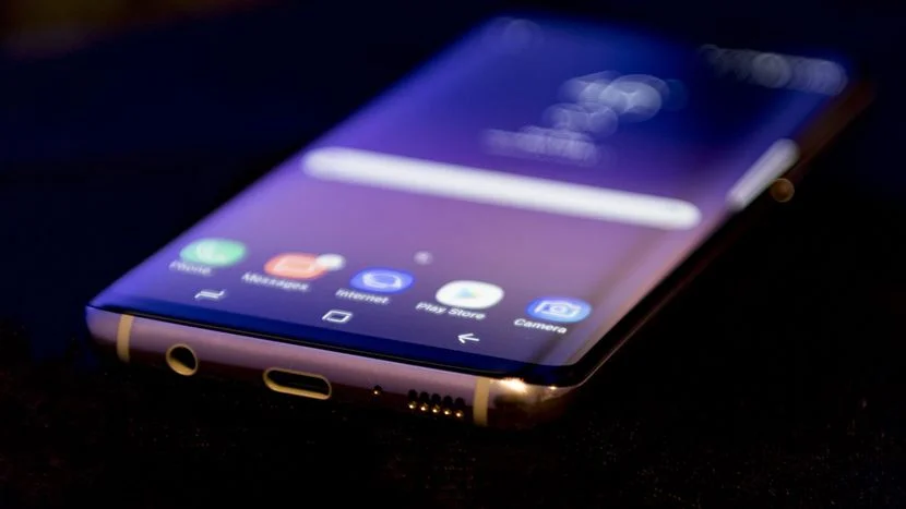 Samsung Galaxy S8 значительно подешевел - фото 1