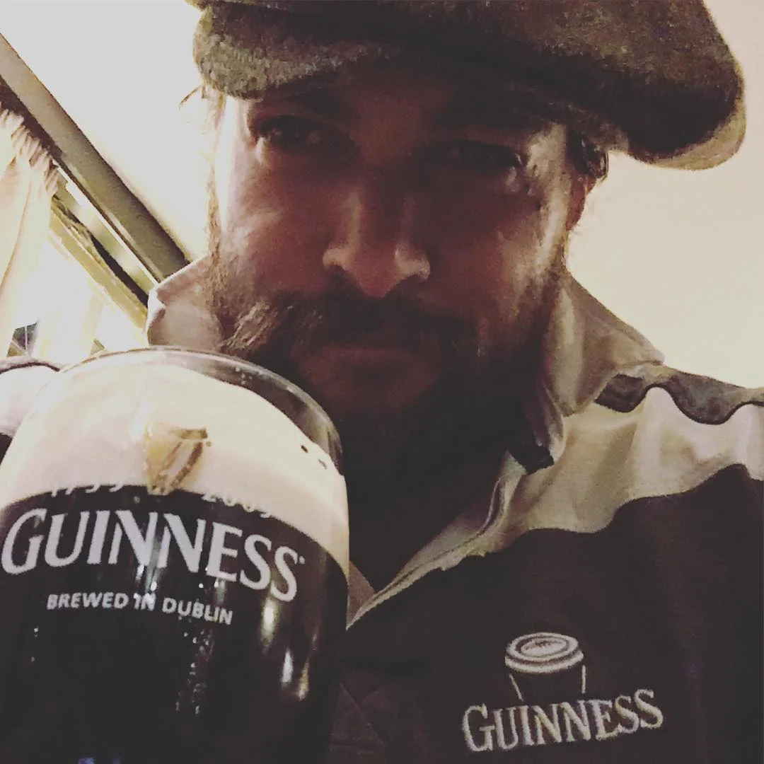 Аквамен купается в пиве: Джейсон Момоа получил свой сорт Guinness - фото 4