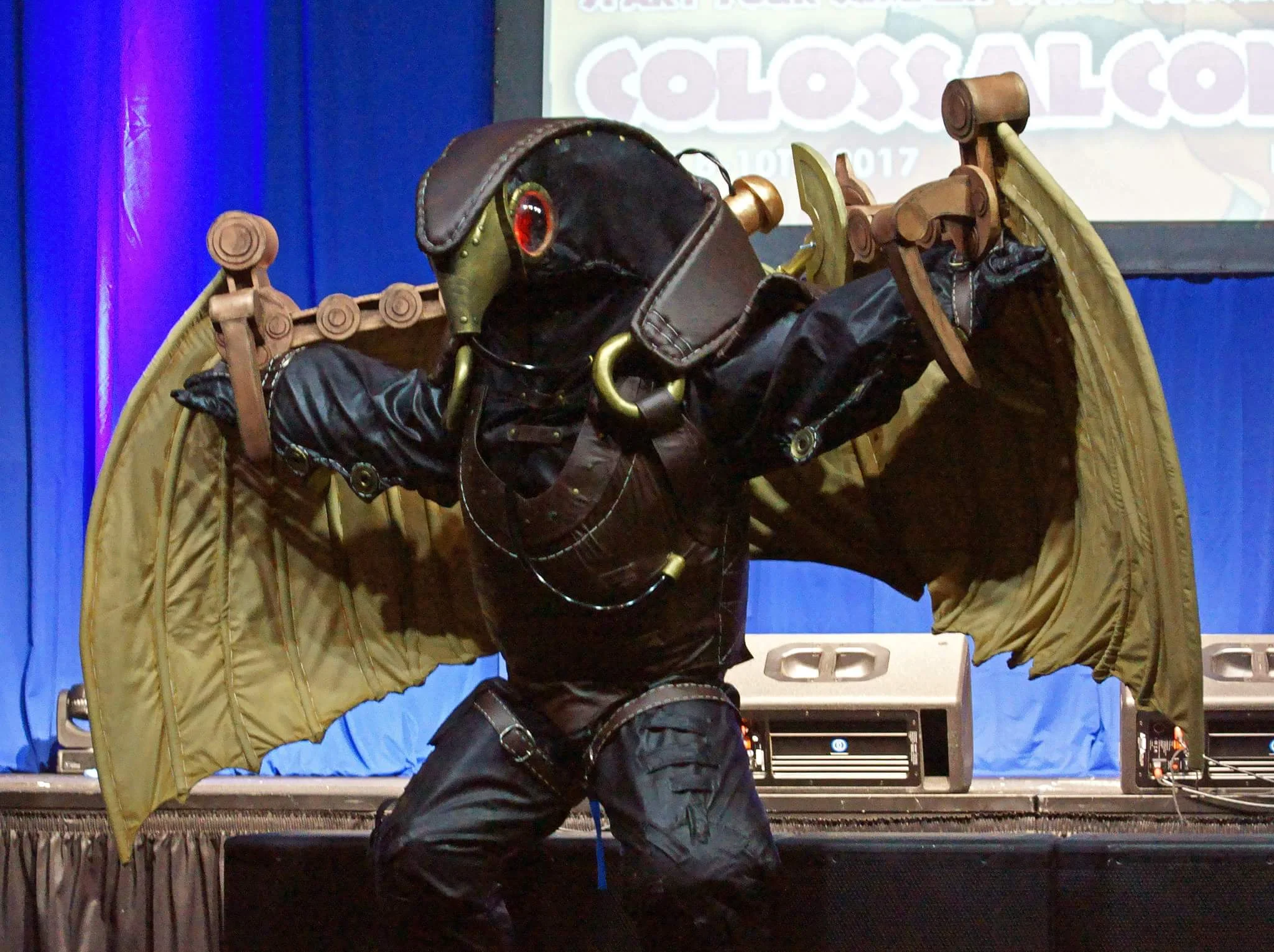 Удивительный косплей дня: Соловей из Bioshock Infinite своими руками - фото 18