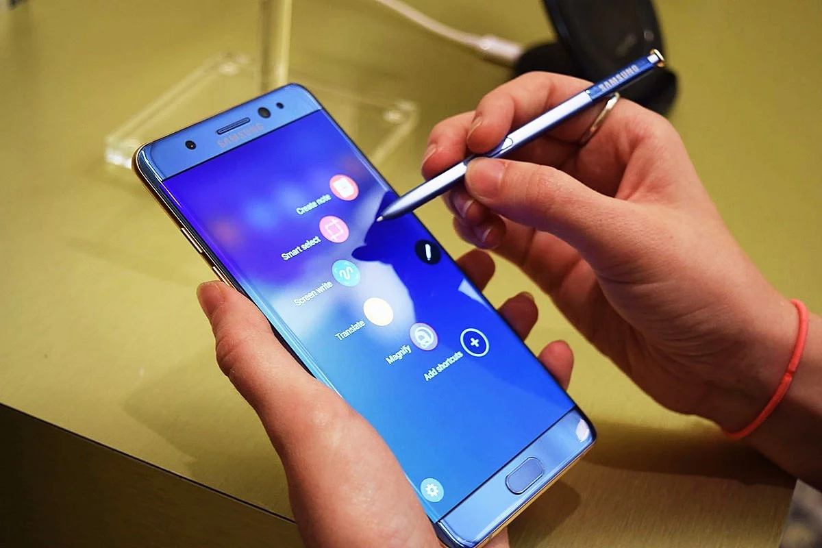Make Note Great Again: Samsung дала громкое имя фаблету Note 8 - фото 1