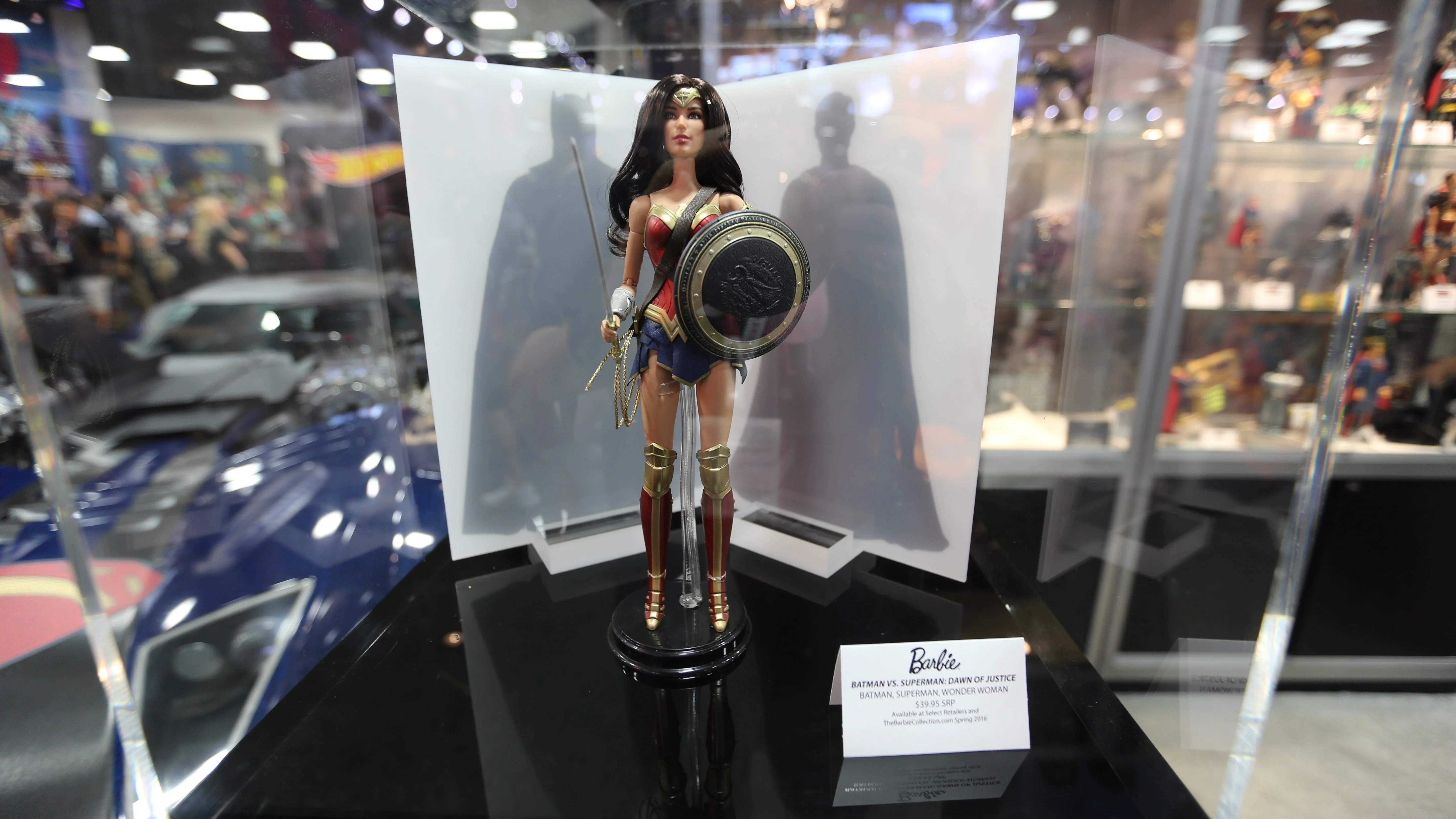 Костюмы, гаджеты и фигурки Бэтмена на Comic-Con 2015 - фото 21