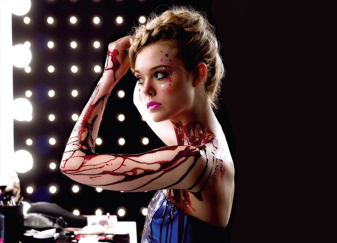 Лето, вроде, самый сезон для походов в кино, но пока кинопрокат не радует нас щедрыми урожаями, вот уже второй месяц. Один-два любопытных фильма в лучшем случае. И все же, уже ради шанса найти пару интересных лент стоит покопаться в графике кино премьер.