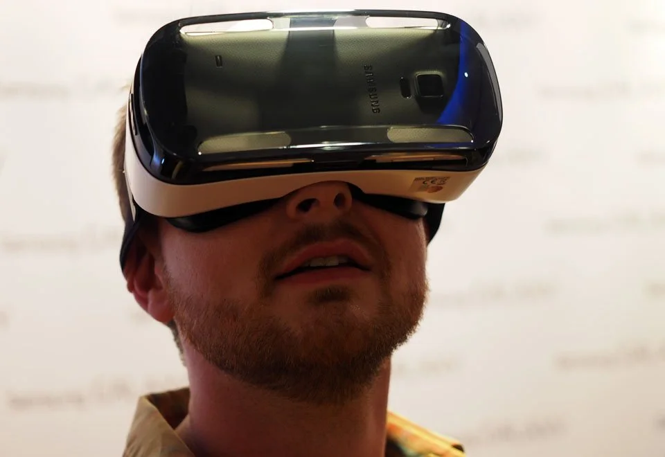 Samsung показала прототип очков виртуальной реальности Gear VR - фото 1