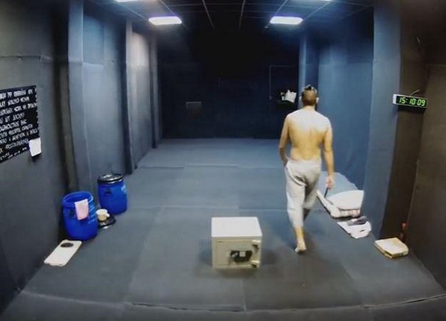 Авторы стрима связанной девушки предлагают спасти запертого мужчину - фото 2