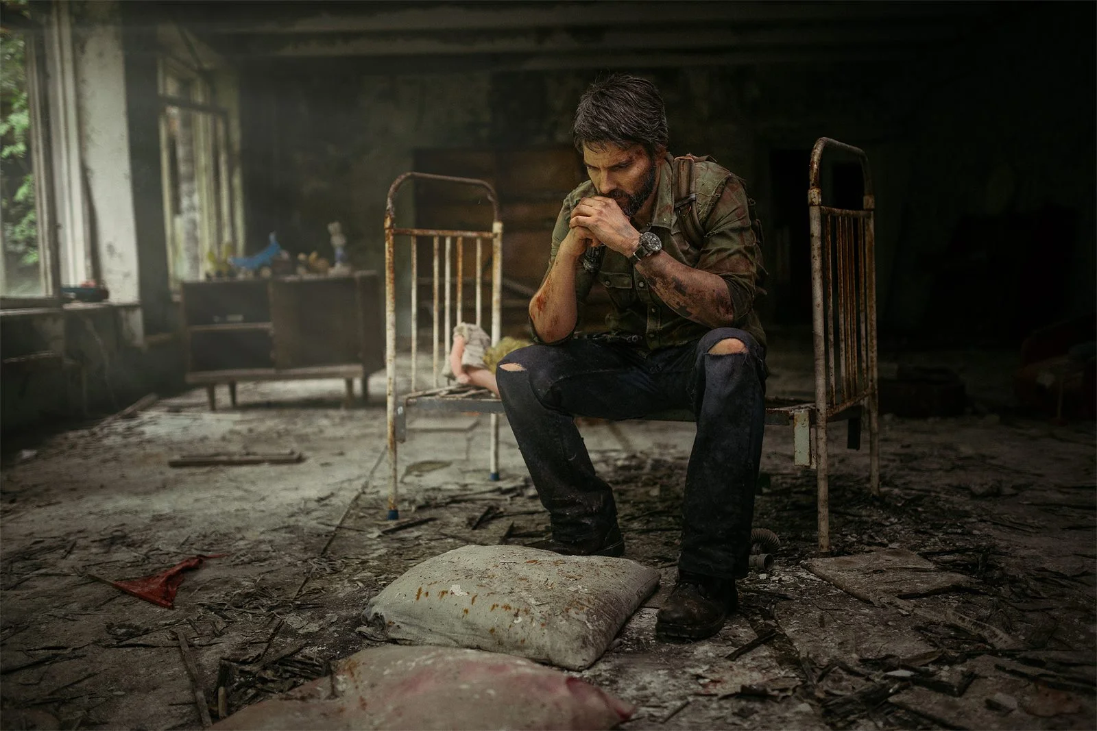 Косплей дня: Джоэл из The Last of Us. В Припяти. В исполнении Геральта - фото 16