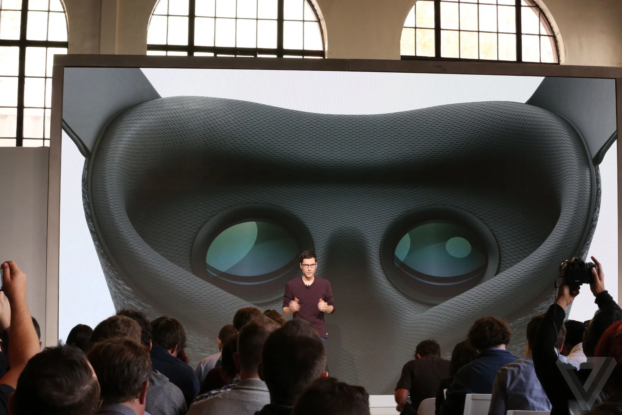 Google показала «реально синие» смартфоны Pixel и VR-шлем Daydream - фото 4