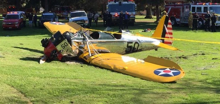 Харрисон Форд госпитализирован после аварийной посадки самолета - фото 1