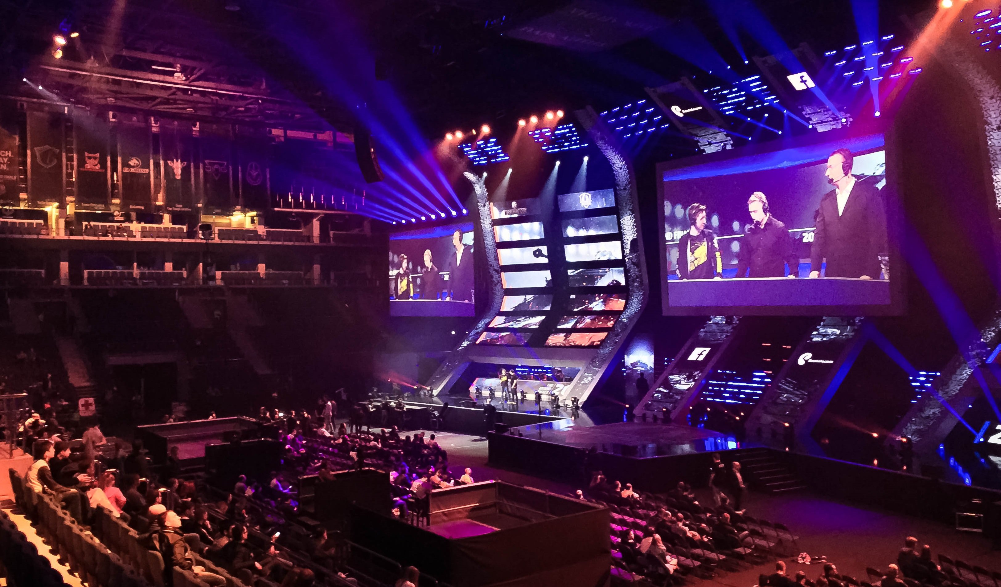 27–28 мая в Москве прошел гранд-финал международного турнира Wargaming League по World of Tanks. Я заглянул в ледовый дворец «ВТБ-арену» в финальный день и вот, что я увидел.