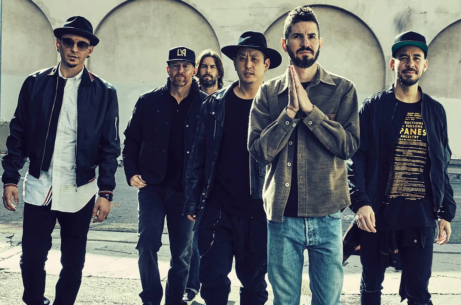 «Наши сердца разбиты»: Linkin Park прощается с Честером Беннингтоном - фото 1