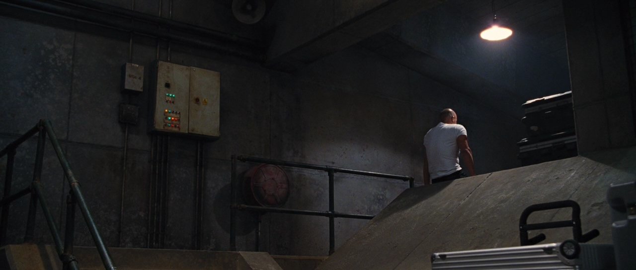 Когда мы с Александром Башкировым сели пересматривать все «Форсажи», чтобы подготовить для вас рецензию на всю франшизу целиком к выходу восьмой части (она появится уже завтра), мы заметили, что фильмы серии на 80% состоят не из крутых тачек, переключения скоростей крупным планом, страстной мужской дружбы и сочных задниц, а из лысин – Вина Дизеля, Дуэйна Джонсона, Джейсона Стейтема и многих других. В этом тесте мы предлагаем вам угадывать части франшизы именно по лысине Доминика Торетто. Ясно, что задача эта близка к невыполнимой, поэтому не расстраивайтесь, если получаться будет редко – это тест ради фана. Удачи!