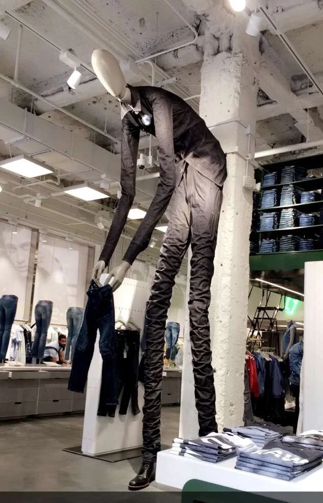 В Нью-Йорке нашли гигантский манекен Slender Man - фото 1