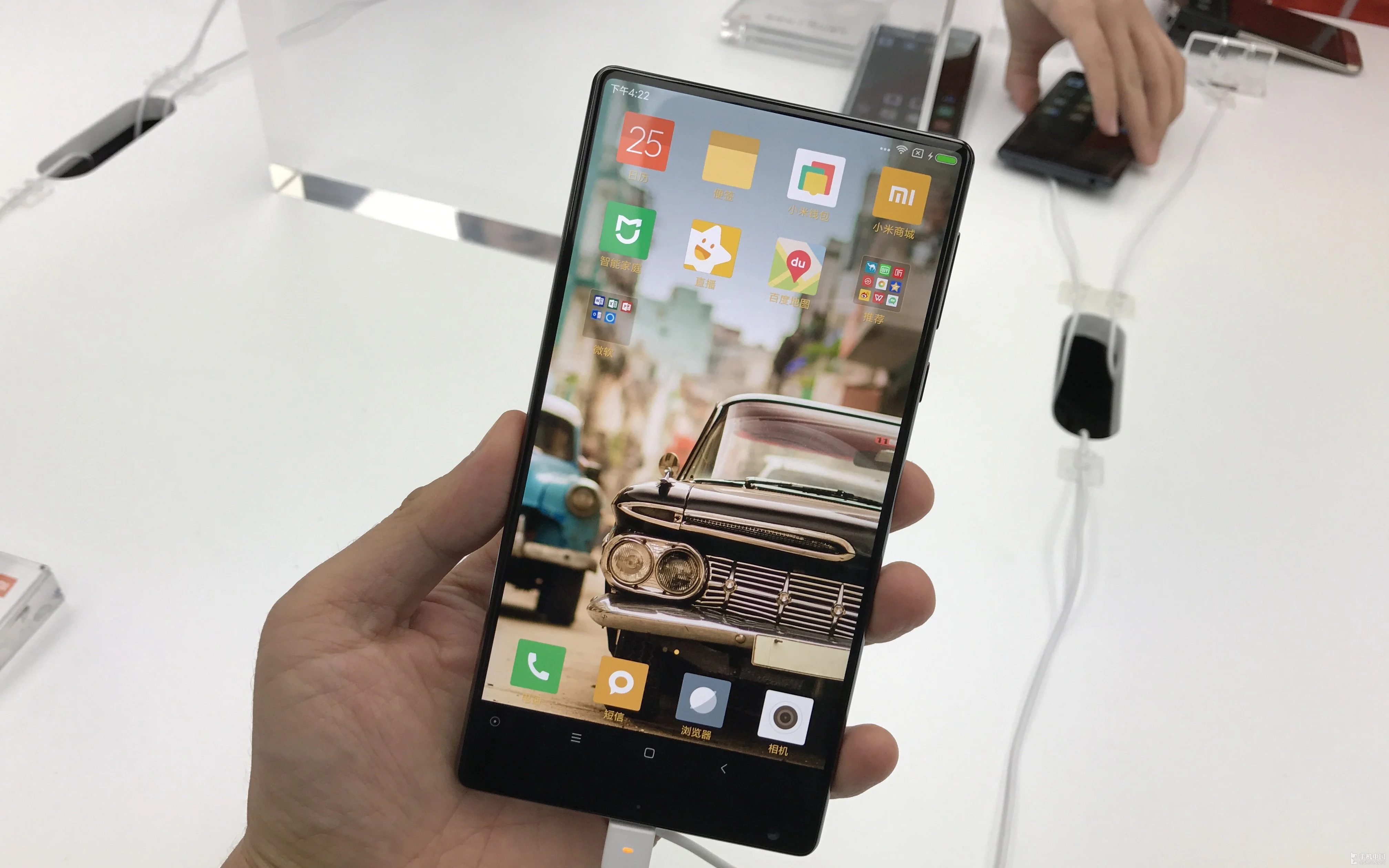 Xiaomi отказала фанатам в 5.5-дюймовом «безрамочном» Mi Mix Nano - фото 1