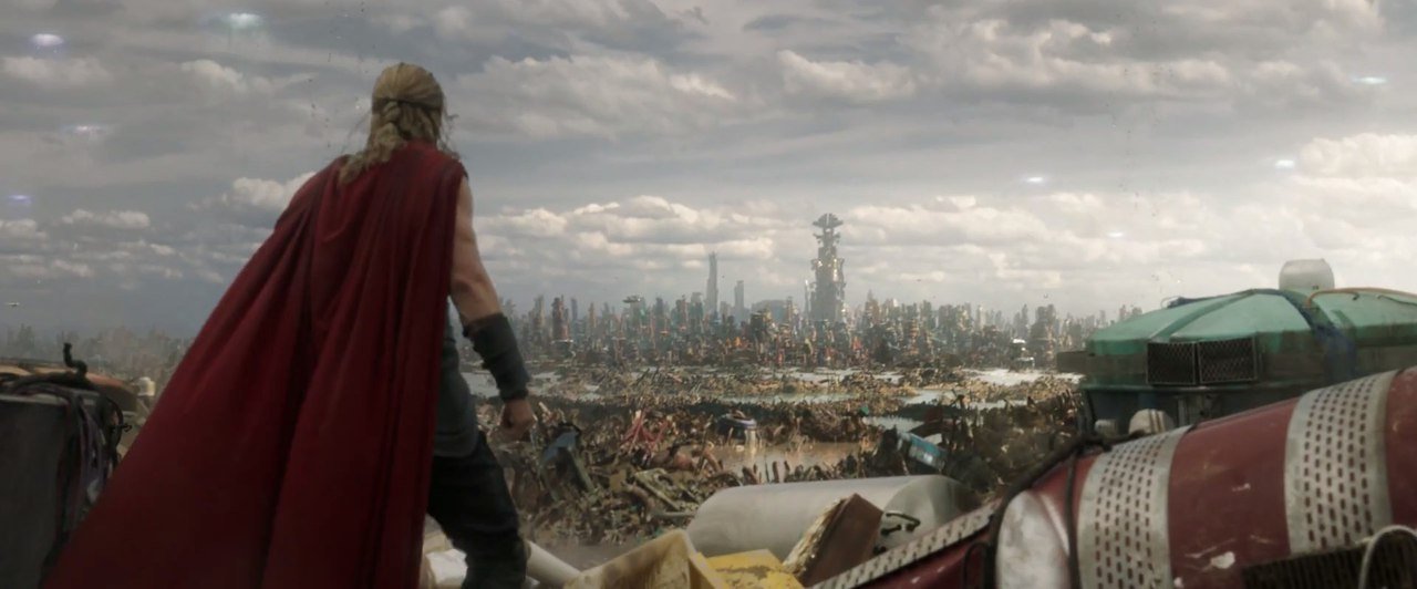 Разбор нового трейлера фильма «Тор: Рагнарек»: Тор бросает вызов Хеле - изображение 24 Разбор нового трейлера фильма «Тор: Рагнарек»: Тор бросает вызов Хеле - фото 24