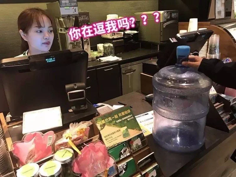 Маловато будет: китайцы затроллили Starbucks тазами и кастрюлями - фото 3