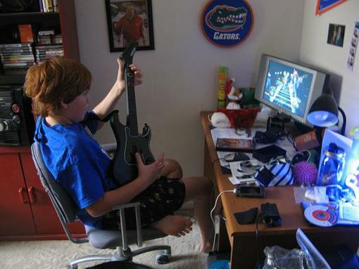 Не получилось создать свою рок-группу? Не беда! Guitar Hero поможет Вам. Бешеные рифы, невозможные соляки, вот то ма .... - Изображение 2 Не получилось создать свою рок-группу? Не беда! Guitar Hero поможет Вам. Бешеные рифы, невозможные соляки, вот то ма .... - Изображение 2