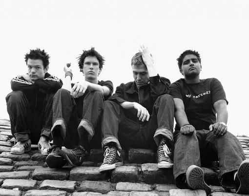 Sum 41 - канадская панк-группа из города Аякс, Онтарио, основана в 1996 году. Текущий состав группы: Дерик Уибли (во .... - Изображение 1 Sum 41 - канадская панк-группа из города Аякс, Онтарио, основана в 1996 году. Текущий состав группы: Дерик Уибли (во .... - Изображение 1