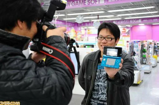 Сегодня, 26 февраля 2011, стартовали продажи Nintnedo 3DS в Японии.