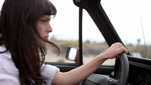 Новый хоррор от Квентина Дюпье. Интересный взгляд на ужасы. В фильме рассказывается о ожившей шине. Очнувшись в пуст ... - Изображение 2 Новый хоррор от Квентина Дюпье. Интересный взгляд на ужасы. В фильме рассказывается о ожившей шине. Очнувшись в пуст ... - Изображение 2