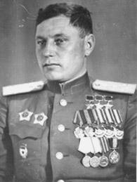 - лётчик-истребитель; первый трижды Герой Советского Союза.
Родился 6 (19) марта 1913 года* в городе Новониколаевск ... - Изображение 1 - лётчик-истребитель; первый трижды Герой Советского Союза.
Родился 6 (19) марта 1913 года* в городе Новониколаевск ... - Изображение 1