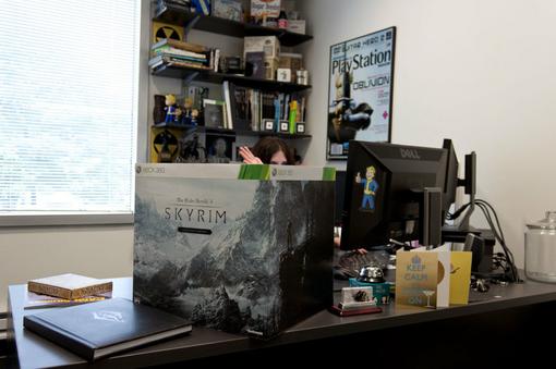 Один из игровых журналов поделился парочкой новых фактов о The Elder Scrolls 5: Skyrim:
В игре будет возможность ... - Изображение 1 Один из игровых журналов поделился парочкой новых фактов о The Elder Scrolls 5: Skyrim:
В игре будет возможность ... - Изображение 1