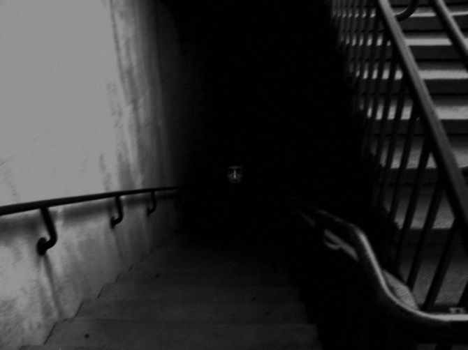 SCP-087 — неосвещённая лестница. Пролёты спускаются под углом 38 градусов, в одном пролёте 13 ступенек, между пролёт ... - Изображение 1 SCP-087 — неосвещённая лестница. Пролёты спускаются под углом 38 градусов, в одном пролёте 13 ступенек, между пролёт ... - Изображение 1