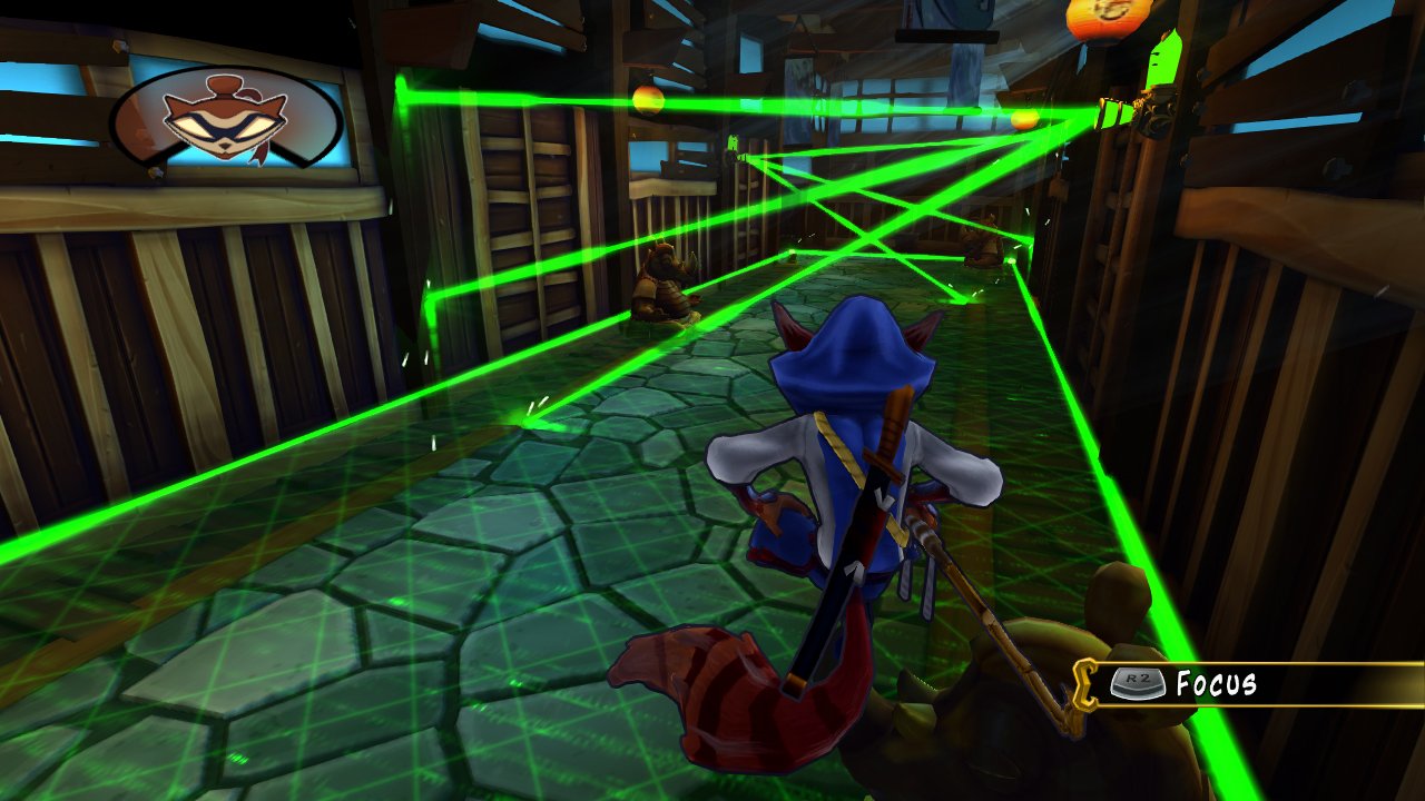 Недавно мы вернулись из Сан-Франциско, где прошла презентация @[Sly Cooper: Thieves in Time](game:12088). Напомню, в прошлом году на Е3 показывали только трейлер - теперь мы узнали об игре намного больше подробностей. Это история о широко известном в узких кругах еноте-воришке, который пытается сохранить древний том семейных секретов воровства. Проблема в том, что страницы стали самоуничтожаться - и нашему герою придется воспользоваться машиной времени для того чтобы встретиться с предками и восстановить ценнейшую книгу. Итак, начало в любом случае поинтереснее заезженных &quot;спасаем человечество&quot; или &quot;террористы вот-вот победят&quot;. Напомним также, что Слай - порядочный вор, слегка напоминает Робина Гуда, а помогает ему в благих делах банда других животных-профессионалов.