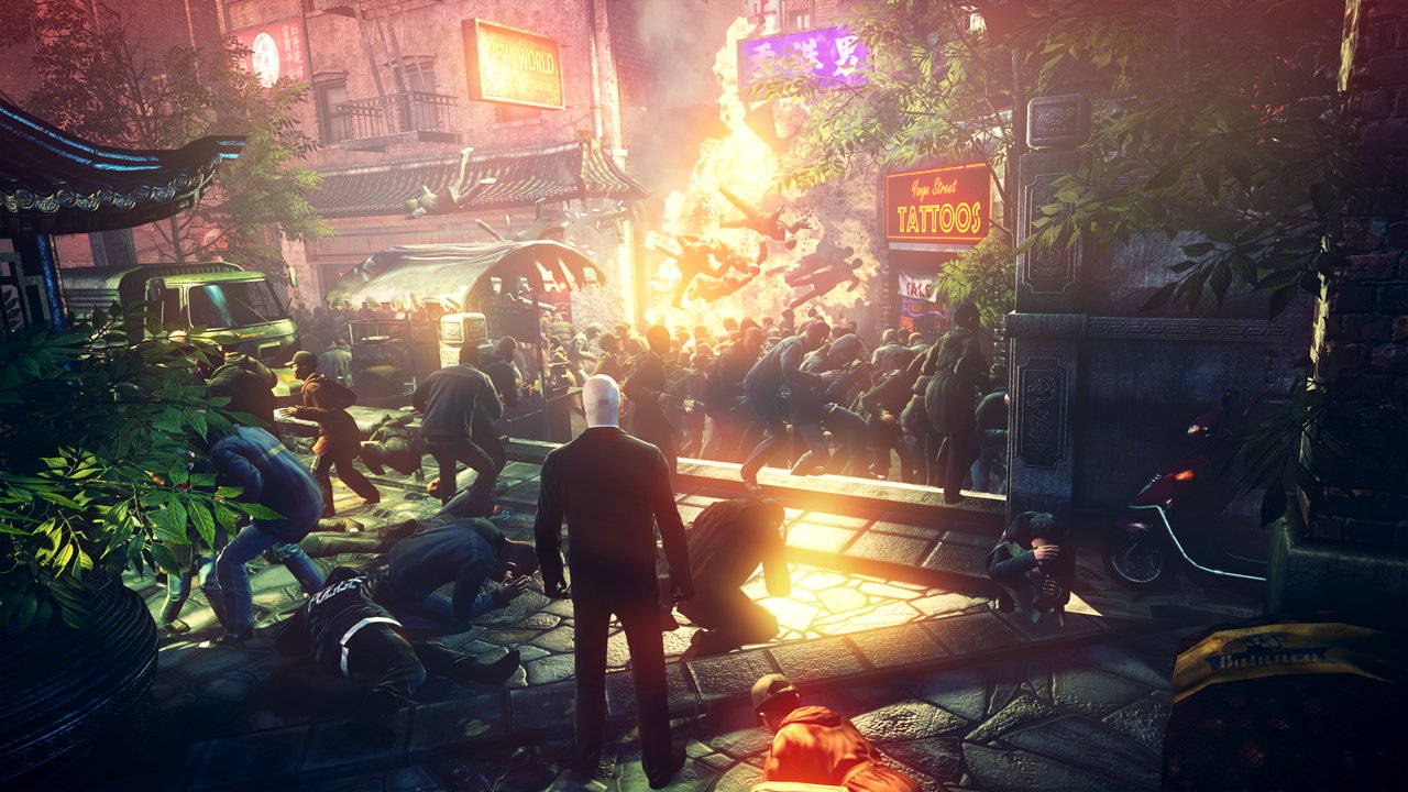 На стенде Square Enix стояло несколько демо-юнитов с актуальной версией новой части сериала Hitman. Интересно, что больших очередей около них почти не было. То ли заинтересованные игроки к тому моменту просто еще не успели добраться до стенда издательства, то ли им не очень хотелось смотреть на новые приключения Агента 47. А зря, потому что @[Hitman: Absolution](game:1494) заслуживает внимания.