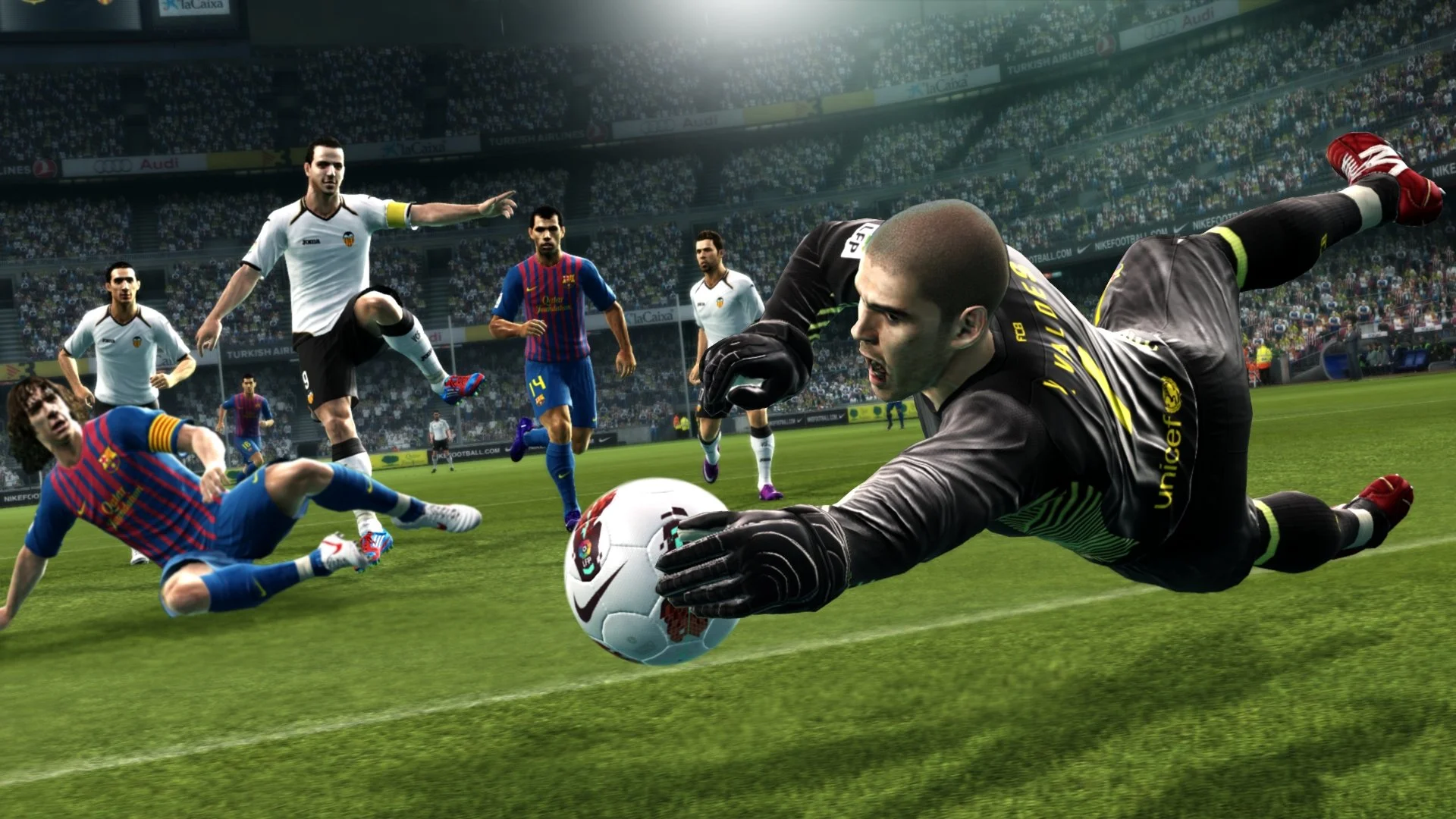 Рецензия на Pro Evolution Soccer 2013 - фото 1