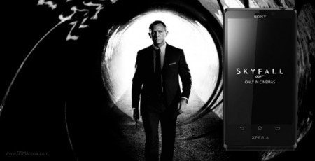 В последнем блокбастере Skyfall в кадр частенько попадает смартфон агента 007 - Sony Xperia T. В реальной жизни смар ... - Изображение 1 В последнем блокбастере Skyfall в кадр частенько попадает смартфон агента 007 - Sony Xperia T. В реальной жизни смар ... - Изображение 1