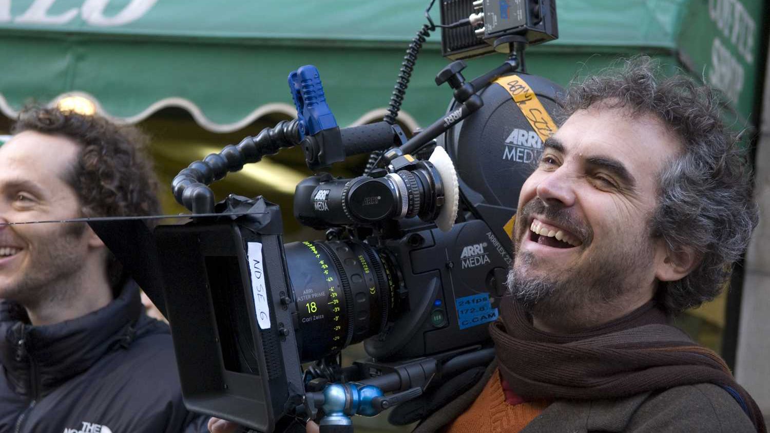 До выхода главной премьеры октября осталось всего несколько дней. И потому я решил рассказать вам историю такого талантливого человека, как Альфонсо Куарон – режиссёра и сценариста этой ленты. Желающие прочитать именно про «Гравитацию» могут сразу перескочить на соответствующий раздел, но я бы рекомендовал ознакомиться со всем его творчеством.