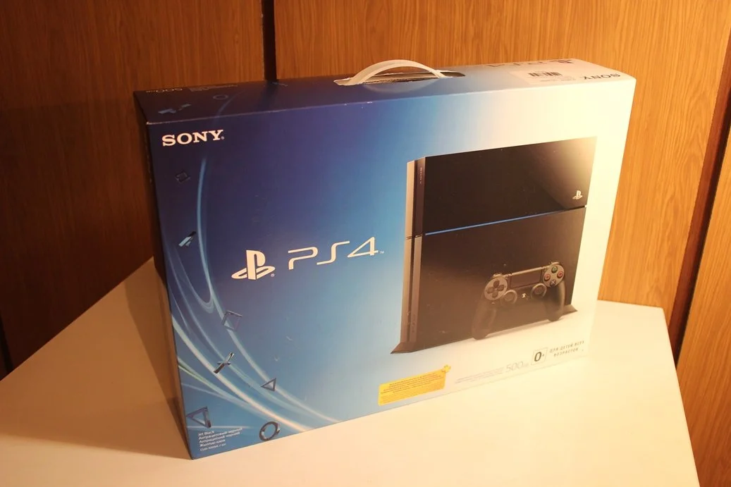 PlayStation 4: распаковка и первый запуск - фото 1