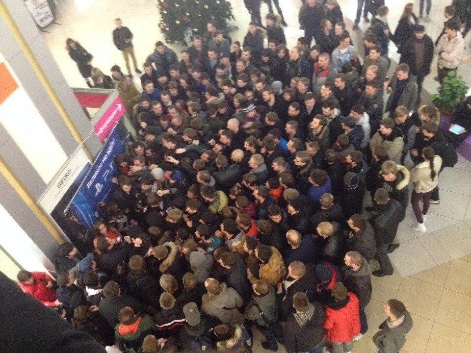 Как прошел ранний старт продаж PlayStation 4 в Санкт-Петербурге - фото 1
