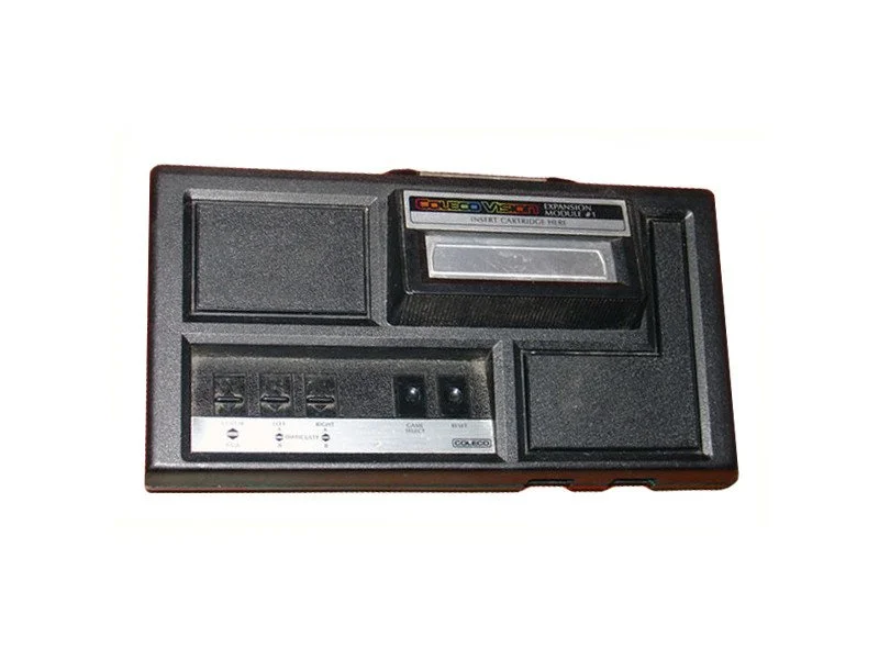 В 80-х Coleco Industries без зазрения совести рекламировали это устройство совместимости с Atari 2600, за что получили судебный иск. Впрочем, производство модуля #1 продолжилось - Coleco не нарушала патенты Atari.