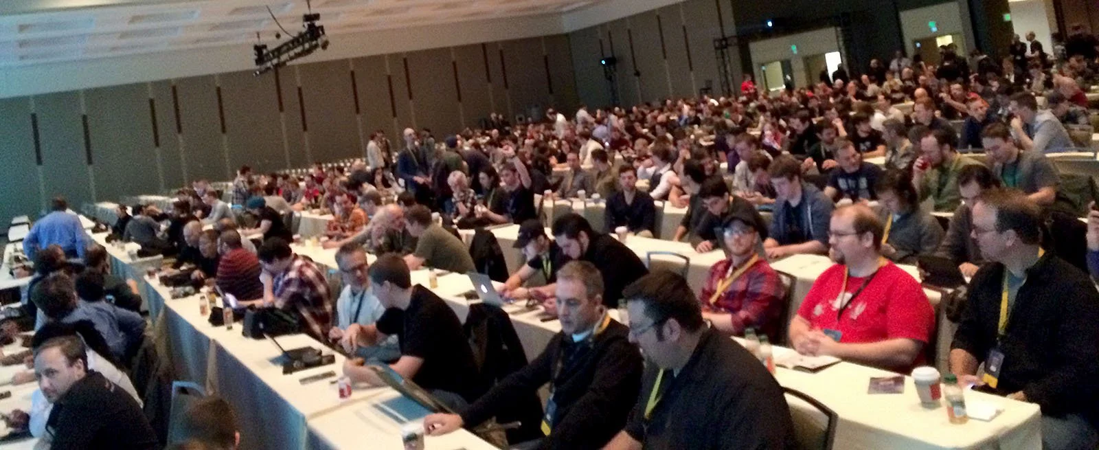 Аудитория перед открытием конференции (Steam Dev Days проходила в том же здании Washington State Convention Center, где каждый год проходит PAX Prime).