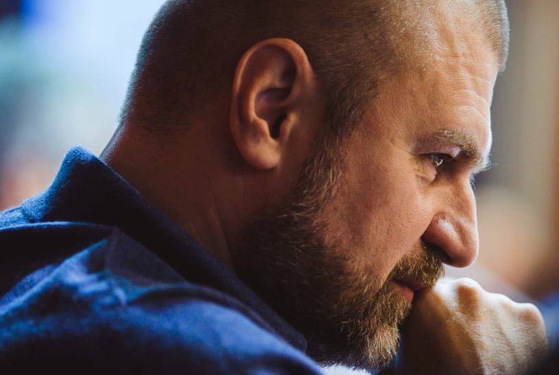 3 февраля 2014 года председатель Национального антикоррупционного комитета (НАК) и член Комитета гражданских инициатив (КГИ) Кирилл Кабанов поднял вопрос о запрете шутеров в России, заявив, что собирается обсудить это на заседании Совета при президенте РФ по развитию гражданского общества и правам человека (СПЧ). «Канобу» связался с Кириллом Кабановым и выяснил, почему он связывает произошедшую накануне в московской школе №263 трагедию с видеоиграми, какие меры предлагает принять и как на его инициативу отреагировали коллеги.