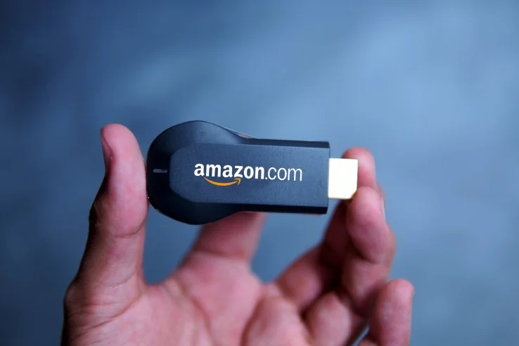 Телеприставка Chromecast компании Google с логотипом Amazon. Источник изображения: flickr.com (iannnnn)