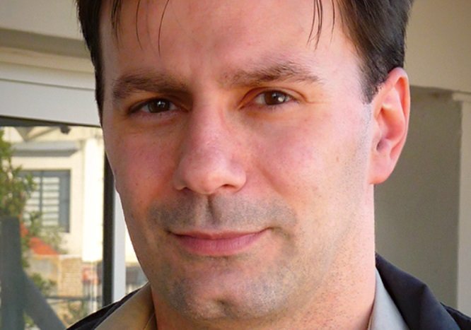 Аргентинец Августин Кордес был одним из главных авторов Scratches, едва ли не лучшей adventure-игры 2006 года, которая зародила моду на триллеры с видом от первого лица: с нервозной атмосферой и сводящим с ума звуками. Сегодня его студия Senscape разрабатывает Asylum – этот проект сами авторы называют psychological horror adventure».