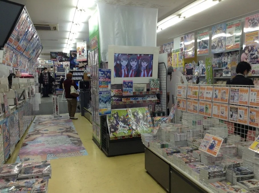 Как устроены японские магазины видеоигр - фото 14