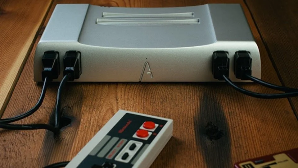 За алюминиевый гибрид NES и Famicom просят $500