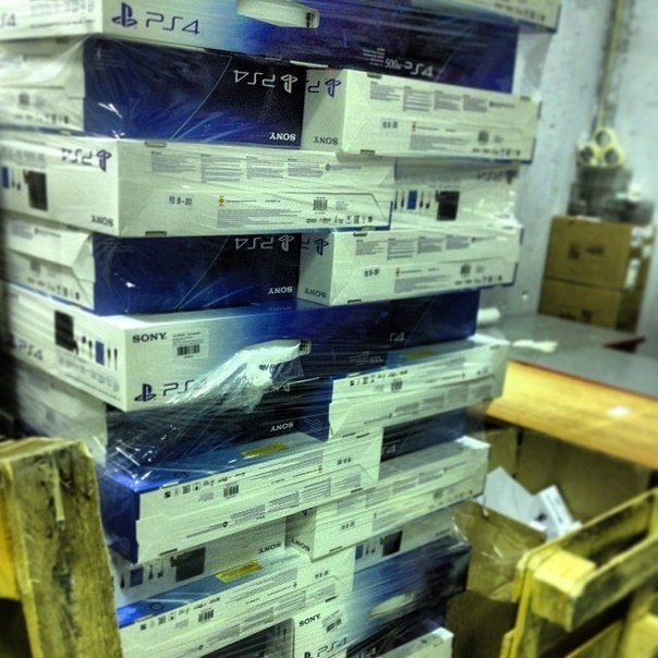 #PS4
Консоли PlayStation 4 прибыли в один из московский магазинов М.Видео.
По словам работника в свободную продаж ... - Изображение 1 #PS4
Консоли PlayStation 4 прибыли в один из московский магазинов М.Видео.
По словам работника в свободную продаж ... - Изображение 1