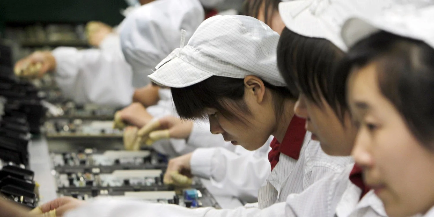 iPhone X собирают студенты из Китая - фото 1