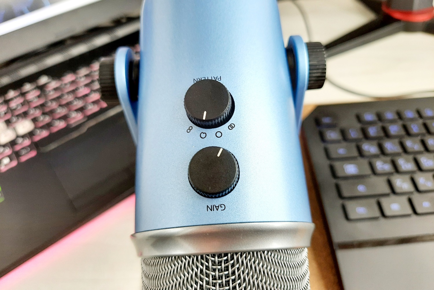 Обзор Blue Yeti. Микрофон в ретро стиле для стримов, записи голоса и видео - изображение 9 Обзор Blue Yeti. Микрофон в ретро стиле для стримов, записи голоса и видео - фото 9
