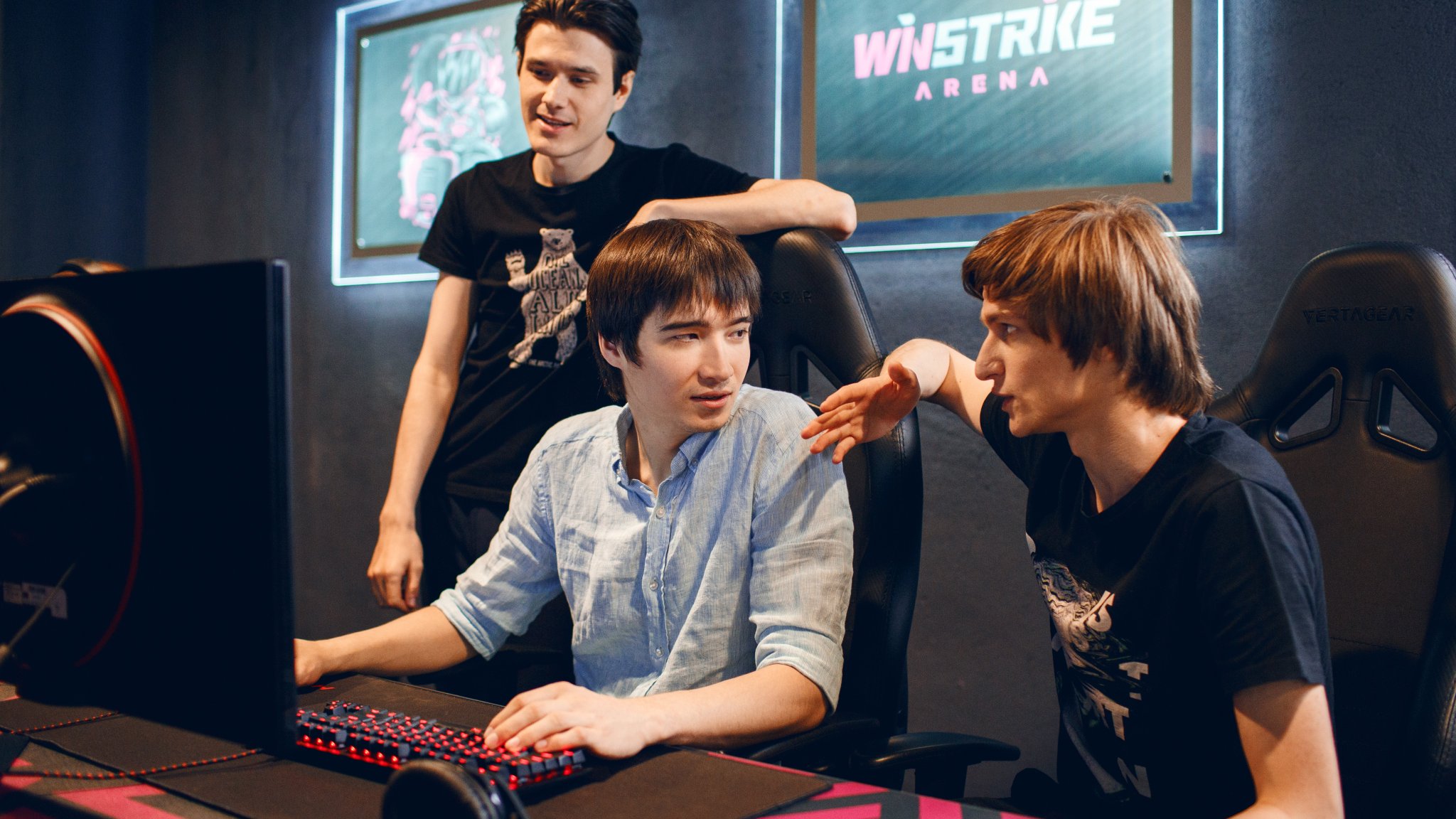 Winstrike уступила в своем первом матче на TI8 по Dota 2. Как это было - изображение 1 Winstrike уступила в своем первом матче на TI8 по Dota 2. Как это было - фото 1