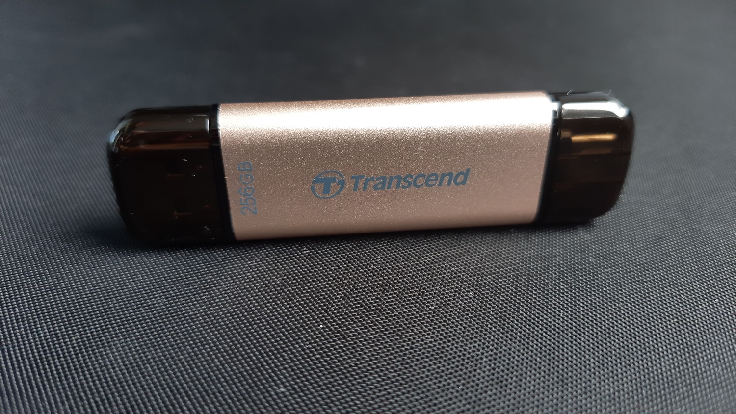 Обзор Transcend JetFlash 930С. Быстрая флешка с алюминиевым корпусом и двумя интерфейсами - фото 4