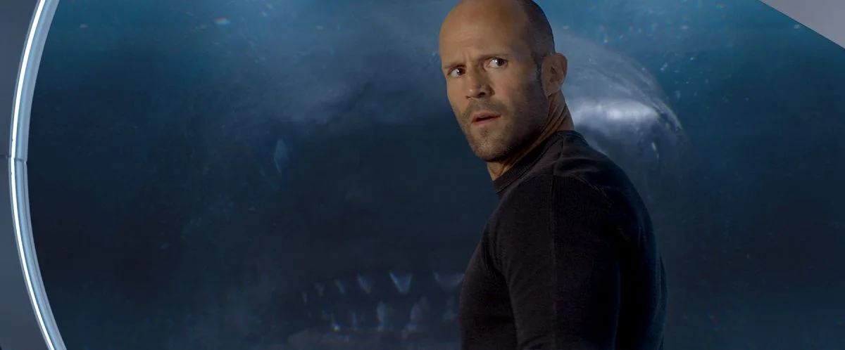 Гигантская акула-убийца против лысины Джейсона Стэйтема на новых кадрах фильма «Мег: Монстр глубины» - фото 1