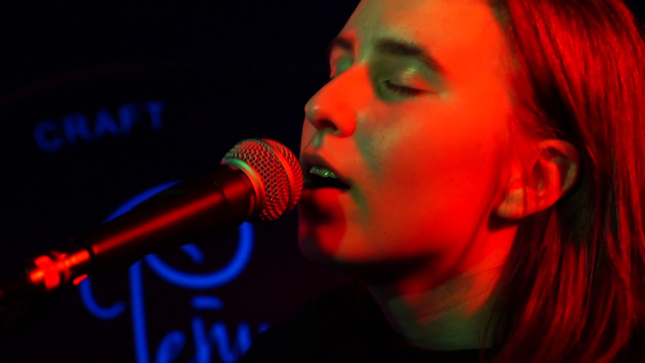 Земфира раскритиковала Монеточку и Гречку за «омерзительный» голос и некрасивую внешность - фото 2