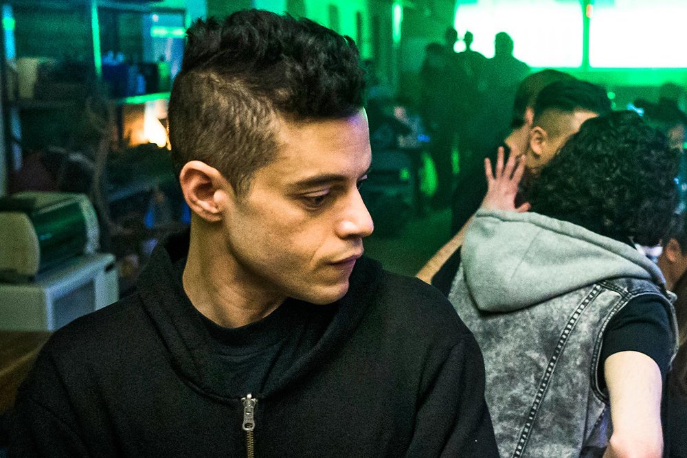 Каждый год меняет окружающий нас мир — зарождаются новые тенденции, а старые — умирают. Вполне возможно, что некоторые так и останутся в 2017-м, о других мы будем говорить и следующие несколько лет, ну, а третьи могут навсегда изменить телевизионную индустрию. Редакция «Канобу» представляет свой топ главных трендов 2017 года в сериалах.