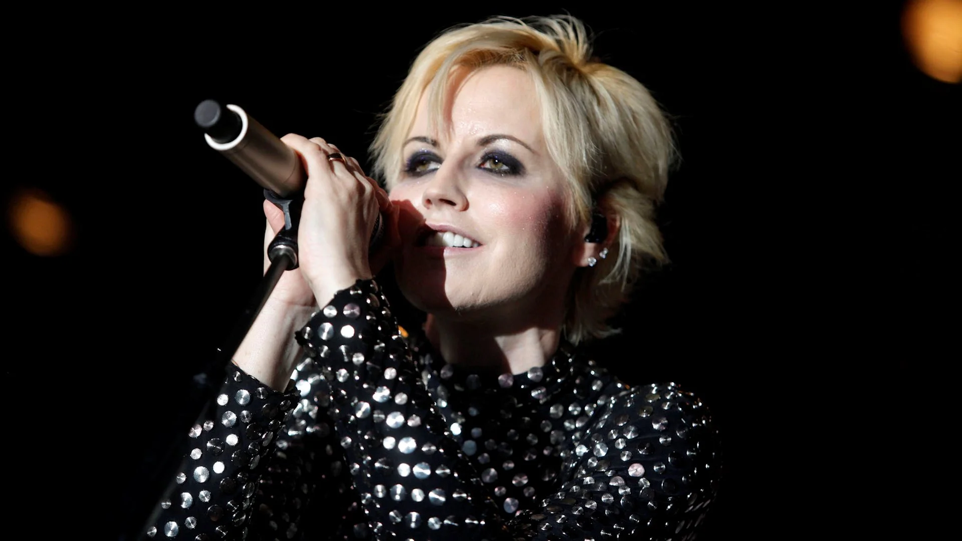 Вокалистка рок-группы The Cranberries Долорес ОʼРиордан умерла в возрасте 46 лет - изображение 1 Вокалистка рок-группы The Cranberries Долорес ОʼРиордан умерла в возрасте 46 лет - фото 1