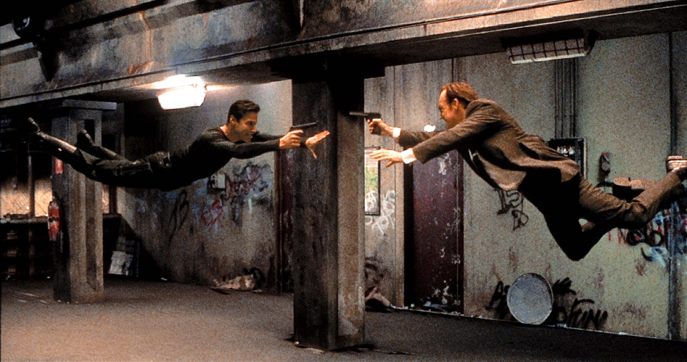 Хьюго Уивинг рассказал, как почти вернулся к роли Агента Смита в «Матрице 4» - фото 1